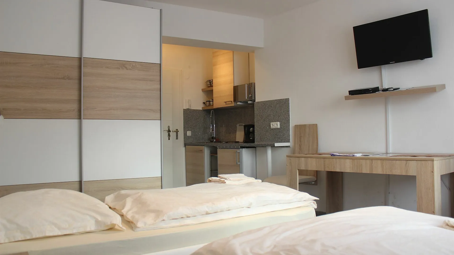 Lipp Apartments Köln 2*,